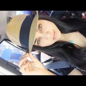 Meet your Posher, Andrea